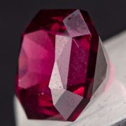 Rhodolite gemstone