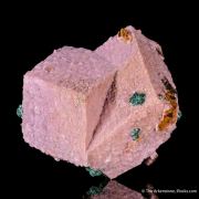 Cobaltian Calcite on Calcite twin, with Malachite