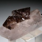 Scheelite on Quartz