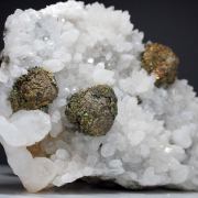 Chalcopyrite on Quartz