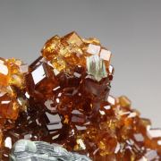 gem GARNET var. HESSONITE, CLINOCHLORE