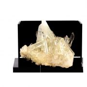 Quartz. 4033.0 ct.