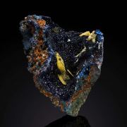 Wulfenite on Azurite