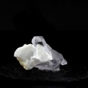 Quartz + Baryte. 84.32 ct.