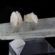 Calcite + Quartz. 106.0 ct.