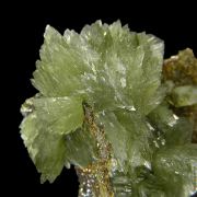 Ludlamite with Siderite on Pyrite