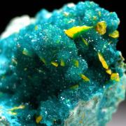 Dioptase with Wulfenite