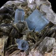 Aquamarine + Muscovite. 798.0 ct.