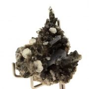 Hematite, Albite, Quartz, Chlorite. 85.0 ct.