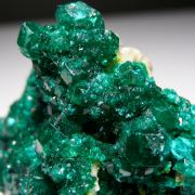 Dioptase on Calcite with Duftite