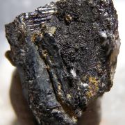 Klebelsbergite on Stibnite