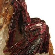 Erythrite on Quartz