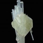 Powellite (Fluorescent) and Apophyllite on Scolecite