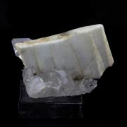 Quartz + Baryte. 92.31 ct.