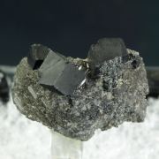 Bixbyite on Hematite (pseudo. Garnet)