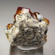 gem GARNET var. SPESSARTINE, MUSCOVITE