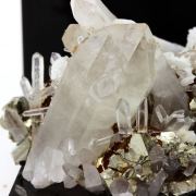 Quartz, Pyrite, Baryte, Siderite.