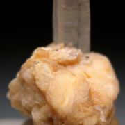 Quartz on Svanbergite