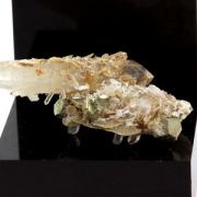 Quartz, Siderite, Baryte, Pyrite.