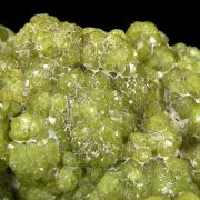 Andradite / (var - Demantoid)