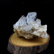 Quartz + Baryte. 57.36 ct.