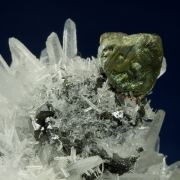 Chalcopyrite on Sphalerite and Quartz