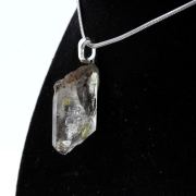 Raw petroleum Quartz Necklace. 18.71 ct.