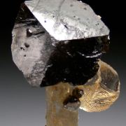 Uvite, Dolomite on Quartz