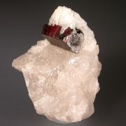 Tantalite-(Mn) in Quartz