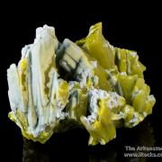 Plumbogummite replacing Pyromorphite