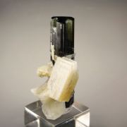 TOURMALINE var. ELBAITE, MUSCOVITE