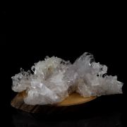 Quartz + Baryte. 94.5 ct.