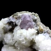 Pink apatite + Adulaire.