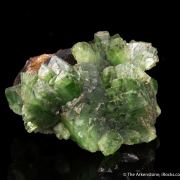 Ludlamite on Siderite