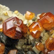 gem GARNET var. SPESSARTINE, MUSCOVITE