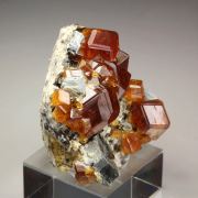 gem GARNET var. SPESSARTINE, MUSCOVITE