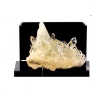 Quartz. 4033.0 ct.