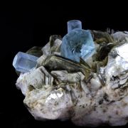 Aquamarine + Muscovite. 798.0 ct.