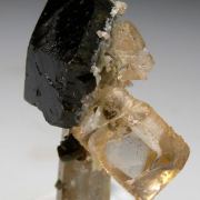 Uvite, Dolomite on Quartz