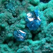 Veszelyite on Zincolibethenite