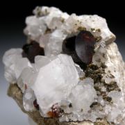 Vesuvianite with Calcite