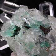 Quartz + Chalcopyrite + Malachite. 136.0 ct.