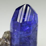 Zoisite-var.-Tanzanite