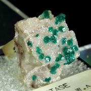 Dioptase and Smithsonite on Calcite