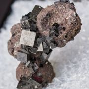 Bixbyite on Hematite after Garnet