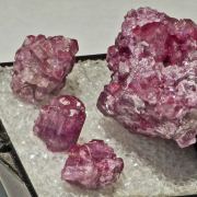 Manganovesuvianite