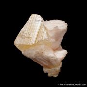 Powellite on Stilbite