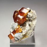 gem GARNET var. SPESSARTINE, MUSCOVITE