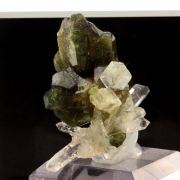 Uvite, Quartz, Magnesite.