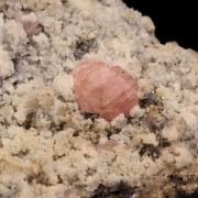 Rhodochrosite on Quartz with Sphalerite